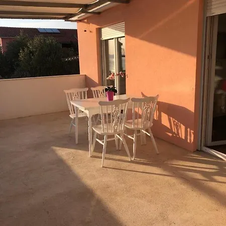 Apartment Front Paradise