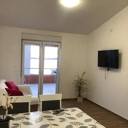 Apartment Front Paradise *