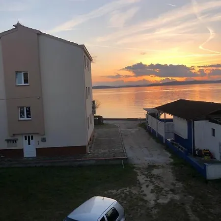 Front Paradise Apartament *
