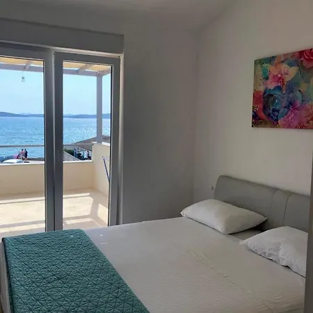 Apartment Front Paradise