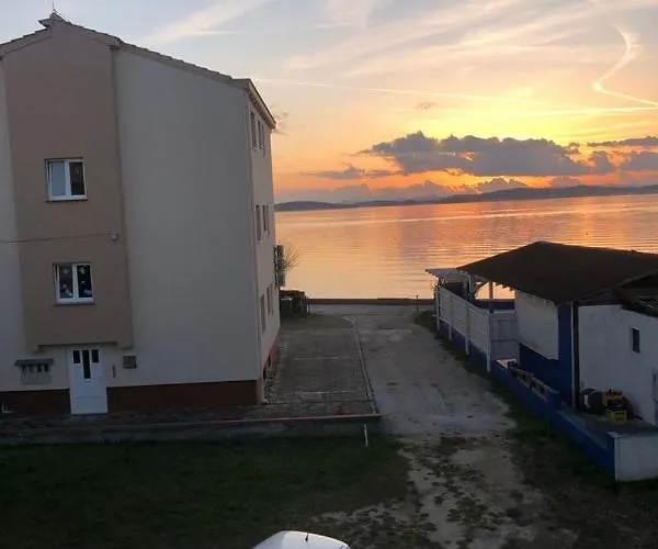 Front Paradise Διαμέρισμα *