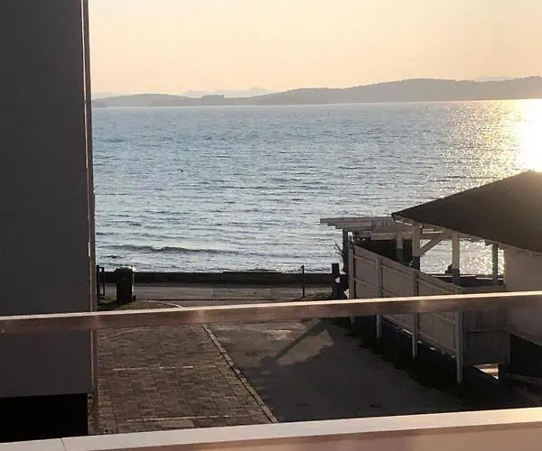 Apartman Front Paradise *