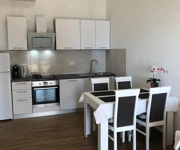 Front Paradise Apartman Sukosan